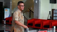 Dalam kasus ini, KPK telah menetapkan 8 orang tersangka. Empat diantaranya sebagai pihak pemberi suap yakni Direktur Utama PT WKE, Budi Suharto, Direktur PT WKE, Lily Sundarsih, Direktur PT TSP, Irene Irma, Direktur PT TSP, Yuliana Enganita Dibyo.