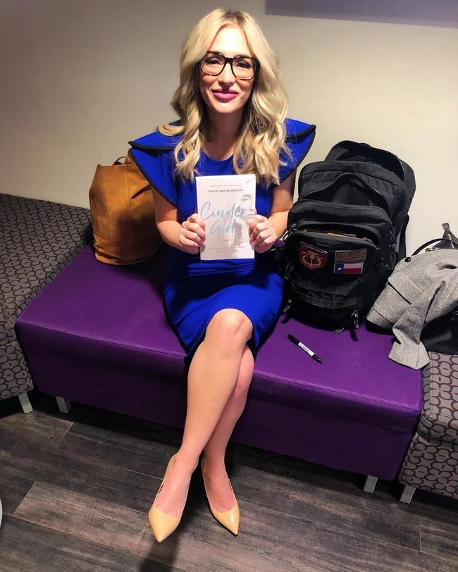 Christina sadar bahwa tidak semua orang bisa bernasib seberuntungnya. Usaha dan kisahnya yang tertuang dalam buku Cindergirl itu diharapkan jadi motivasi untuk remaja-remaja lain agar bisa berjuang hidup.  Foto: dok. Instagram @christinameredithusa