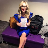 Christina sadar bahwa tidak semua orang bisa bernasib seberuntungnya. Usaha dan kisahnya yang tertuang dalam buku Cindergirl itu diharapkan jadi motivasi untuk remaja-remaja lain agar bisa berjuang hidup.  Foto: dok. Instagram @christinameredithusa