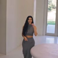 Kepada Vogue, bintang reality TV Keeping Up With The Kardashians ini mengatakan bahwa inspirasi desain rumah sebagian besar berasal dari Kanye West. Foto: Screenshot YouTube/Vogue