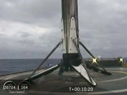 Keren! Penampakan 3 Roket Terkuat Dunia Mendarat Simultan