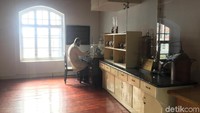 Bangunan museum dibagi menjadi beberapa lantai dengan ruang-ruang tersendiri. Ada pula diorama ilmuwan yang sedang melakukan tes terhadap ramuan bir.