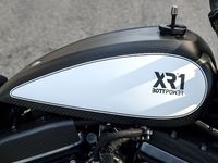 Modifikasi 'XR1 White Carbon'