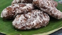 Selain ketan putih, gemblong juga enak dibuat dengan ketan hitam lalu dilapisi gula putih. Tetap legit dan kenyal. Foto : Instagram @seleramode