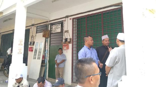 Relawan Prabowo Sandi Berjaga di Lokasi Penemuan Surat 