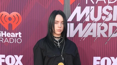 Gaya Nyentrik Billie Eilish, Penyanyi Muda yang Disebut Pemuja Setan
