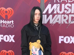 Gaya Nyentrik Billie Eilish, Penyanyi Muda yang Disebut Pemuja Setan