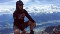 Christina acap kali keliling dunia dan mengabadikan momen di akun Instagramnya saat ia traveling (ladyhammer_official/Instagram)