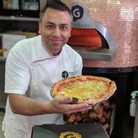 Pecahkan Rekor Dunia, Chef Ini Pakai 154 Jenis Keju Untuk Satu Pizza