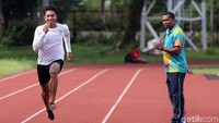 Eni Nuraini, pelatih pelatnas atletik nomor jarak pendek, menjelaskan, kami latihan start block karena masih ada beberapa teknik mereka yang salah. Kayak hasil latihan tadi, Eko masih kaku jadi harus lebih rileks lagi, kalau Zohri saat mulai itu kepalanya masih suka menunduk, sementara Bisma start sebenarnya bagus cuma masih condong sedikit, sementara Joko start bagus, tapi kakinya masih lambat.