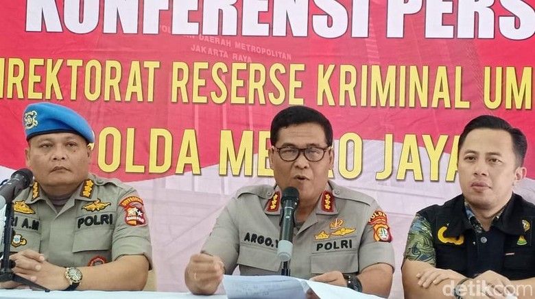 Polisi Cek 6 Korban Tewas Akibat Rusuh Jakarta Semalam Polisi Cek 6 Korban Tewas Akibat Rusuh Jakarta Semalam