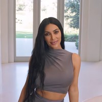 Rumah Kim Kardashian dan Kanye West bergaya sangat minimalis dan tak banyak detail. Kim sendiri menyebut rumahnya ini sebagai minimum monastery yang artinya biara minimalis. Foto: Screenshot YouTube/Vogue