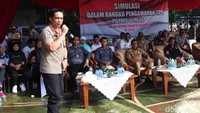 Simulasi ini dihadiri Kapolres Metro Jakarta Selatan Kombes Indra Jafar, Walikota Jakarta Selatan Marullah, Ketua KPUD Jakarta Selatan Agus Sudono, Dandim 05/04 Jakarta Selatan Letkol Arh Ajie Prasetio Nugroho, dan perwakilan Bawaslu.