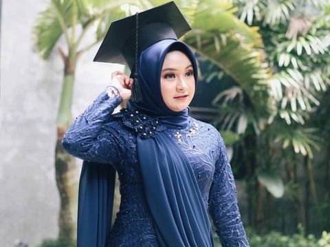 model hijab wisuda 2021