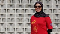 Bukan undangan makan malam biasa, Eni di acara tersebut, akan menerima penghargaan sebagai pelatih terbaik di Asia oleh Asosiasi Atletik Asia. Padahal, Eni sebenarnya datang ke kantor untuk memberi laporan hasil kejuaraan saat di Malaysia.