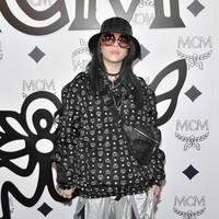 Di tengah hiruk pikuk musik arus utama, Bille menawarkan sesuatu yang berbeda dengan genre electropop yang cenderung bernuansa gelap. Ia bahkan sempat diduga sebagai pemuja setan, apalagi sejak merilis video klip Bury a Friend yang berbau mistis dengan adegan-adegan yang menyeramkan.  Foto: dok. Getty Images