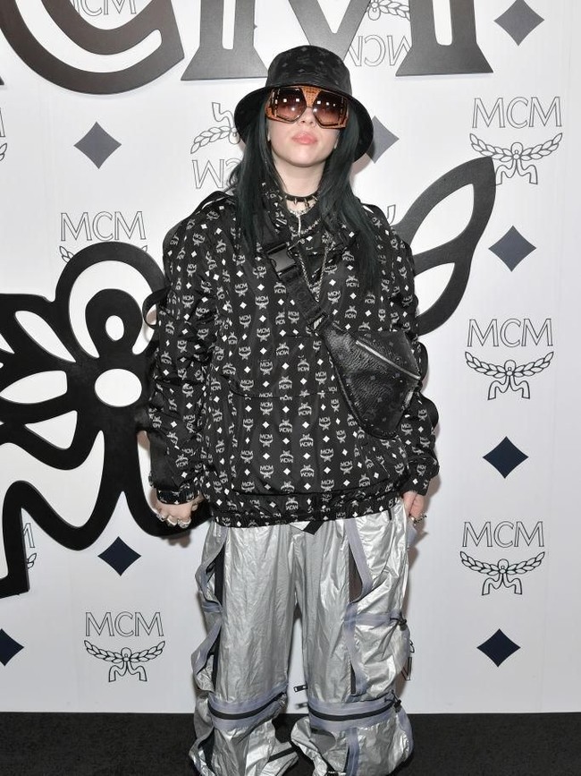 Di tengah hiruk pikuk musik arus utama, Bille menawarkan sesuatu yang berbeda dengan genre electropop yang cenderung bernuansa gelap. Ia bahkan sempat diduga sebagai pemuja setan, apalagi sejak merilis video klip Bury a Friend yang berbau mistis dengan adegan-adegan yang menyeramkan.  Foto: dok. Getty Images