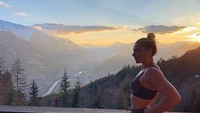 Dilihat dari akun Instagramnya, Christina juga sering berwisata ke destinasi alam yang keren (ladyhammer_official/Instagram)