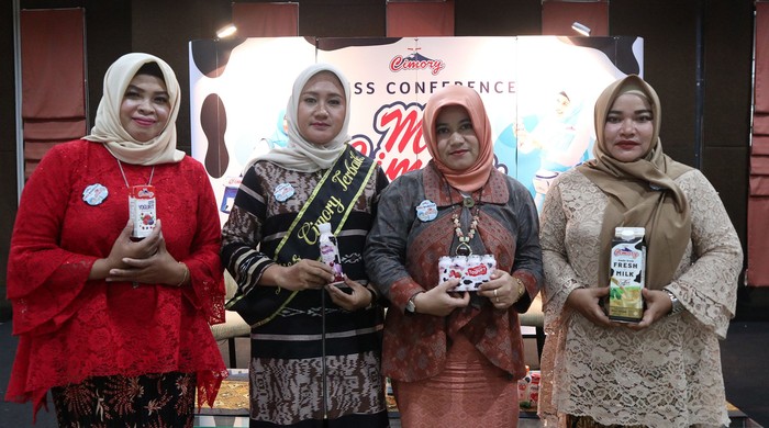 Para emak-emak sukses berkat jualan yoghurt. (Foto: dok. Cimory) Para emak-emak sukses berkat jualan yoghurt. (Foto: dok. Cimory)