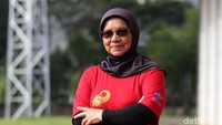 Eni semasa muda bukan lah atlet atletik. Dia sebelumnya merupakan atlet pelatnas renang era 60-an. Dia juga merupakan salah satu penyumbang medali di Asian Games 1962 saat Indonesia menjadi tuan rumah multievent se-Asia.