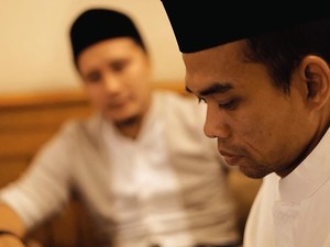 Diburu Waktu, Arie Untung Jemput Ustaz Abdul Somad Naik Helikopter