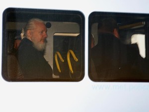 Ribut-ribut Presiden-Eks Presiden Ekuador di Balik Penangkapan Julian Assange