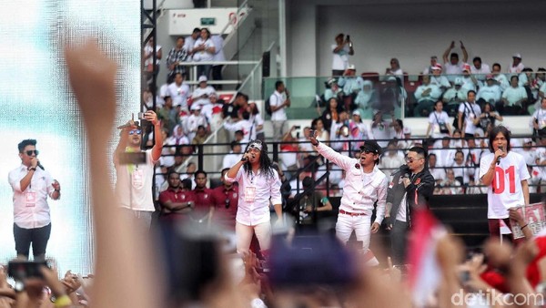 Aksi Para Musisi Meriahkan Konser Putih Bersatu