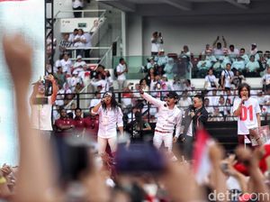 Suara Melengking Para Rocker di Konser Putih Bersatu