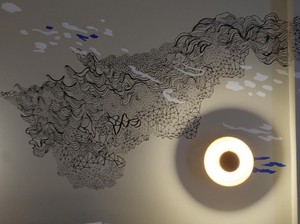 Bergaya Surealis, Rega Ayundya Putri Lukis Puluhan Kamar Hotel