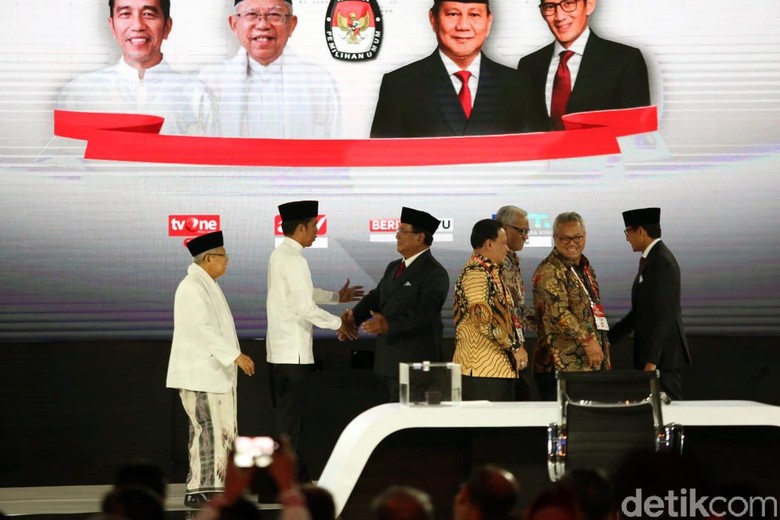 Real Count KPU Minggu Pagi: Jokowi 54,32%-Prabowo 45,68% Real Count KPU Minggu Pagi: Jokowi 54,32%-Prabowo 45,68%