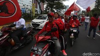 Begini meriahnya konvoi para pendukung Jokowi-Maruf Amin di Jalan Sudirman, Jakarta.