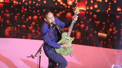 Terbakar Semangat Penampilan Pongki Barata The Dangerous Band di dHOT Music