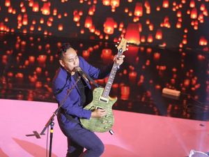 Terbakar Semangat Penampilan Pongki Barata The Dangerous Band di dHOT Music