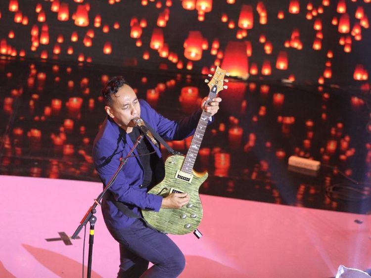 Terbakar Semangat Penampilan Pongki Barata The Dangerous Band di dHOT Music