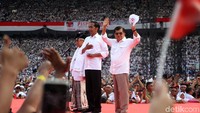Wakil Presiden Jusuf Kalla turut hadir bersama pasangan capres-cawapres nomor urut 01 Joko Widodo-Maruf Amin di Konser Putih Bersatu yang digelar di GBK. Pool/Pradita Utama/Dok. Detikcom.