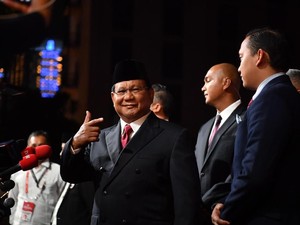 Hadiri Debat, Prabowo Naik Alphard Putih, Sandiaga Tetap Naik X-Trail