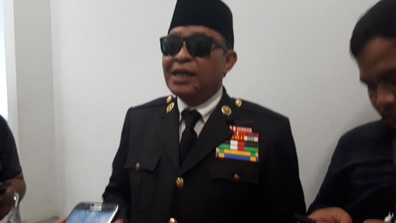 Bergaya ala Bung Karno, Teguh Jadi Rebutan Selfie di Kampanye Jokowi Bergaya ala Bung Karno, Teguh Jadi Rebutan Selfie di Kampanye Jokowi