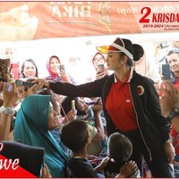 Krisdayanti memakai topi visor dari brand lokal Redme, untuk salah satu kunjungannya. Foto: Dok. Instagram @krisdayantilemos