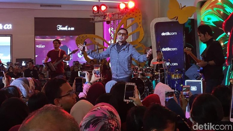 Nyanyi Bukan Untukmu, Persembahan Rio Febrian Buat yang Tersakiti Nyanyi Bukan Untukmu, Persembahan Rio Febrian Buat yang Tersakiti
