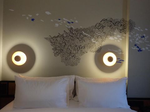 Bergaya Surealis, Rega Ayundya Putri Lukis Puluhan Kamar Hotel 