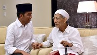 Pertemuan Jokowi dengan Mbah Moen dan Habib Lutfhi dilakukan di Hotel Fairmont, Jakarta, yang tak jauh dari kompleks GBK, Gelora, Jakarta, Sabtu (14/4/2019). istimewa