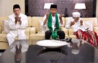 Jokowi terima tasbih dan serban