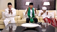 Petahana Joko Widodo bersama Ulama KH Maimoen Zubair dan Maulana Al-Habib Muhammad Luthfi berdoa sebelum berangkat ke lokasi kampanye akbar di GBK. istimewa