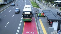 Saat berlangsungnya konvoi, kawasan Jalan Sudirman sempat macet parah, namun kini, kondisi jalan nampak lengang.