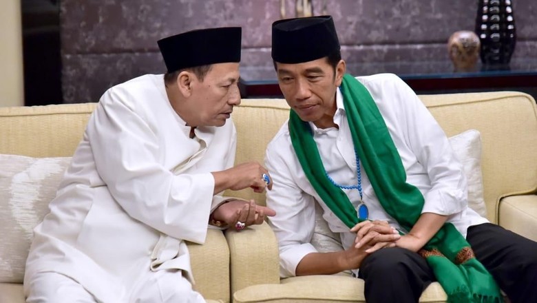 Habib Luthfi Beri Tasbih ke Jokowi, TKN: Bukan karena UAS Beri Prabowo Habib Luthfi Beri Tasbih ke Jokowi, TKN: Bukan karena UAS Beri Prabowo