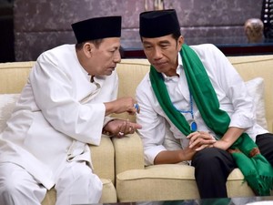 Habib Luthfi Beri Tasbih ke Jokowi, TKN: Bukan karena UAS Beri Prabowo