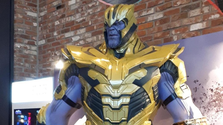 Thanos Jadi Rebutan Foto di Seoul Thanos Jadi Rebutan Foto di Seoul