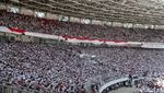 Potret Pendukung Jokowi Jelang Konser Putih Bersatu di Dalam Stadion GBK