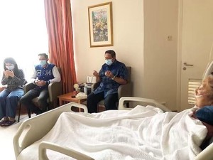 Tak Hadir di Pidato Kebangsaan Prabowo, AHY Jenguk Bu Ani di Singapura