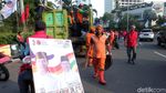 PPSU Bersihkan Bundaran HI Usai Konvoi Kampanye Akbar - 01
